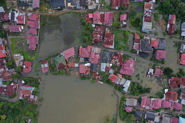 Foto Udara: Banjir Rendam Permukiman di Kecamatan Darul Imarah, Aceh Besar (78267)