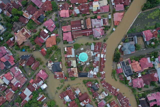 Foto Udara: Banjir Rendam Permukiman di Kecamatan Darul Imarah, Aceh Besar (78268)