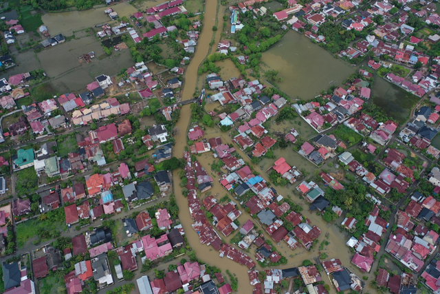 Foto Udara: Banjir Rendam Permukiman di Kecamatan Darul Imarah, Aceh Besar (78271)