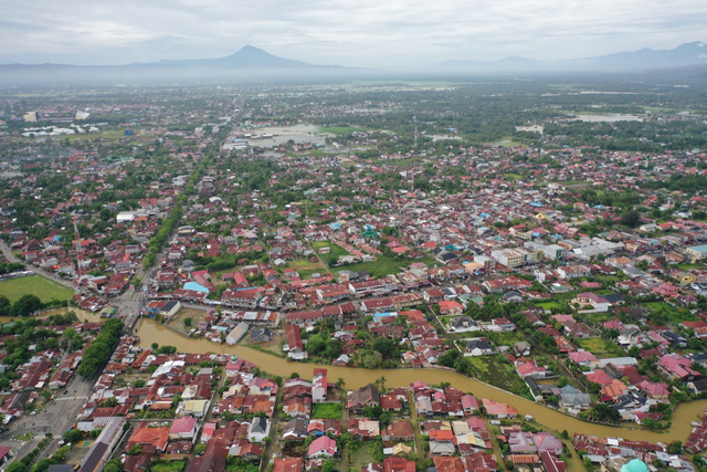 Foto Udara: Banjir Rendam Permukiman di Kecamatan Darul Imarah, Aceh Besar (78272)