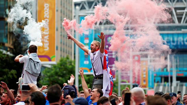 2 Penjual Atribut Steward ke Fans Tak Bertiket di Final Euro 2020 Ditangkap (81116)