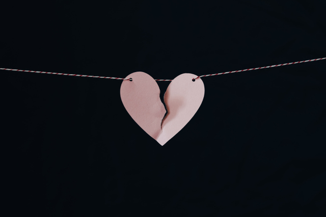 Ilustrasi putus cinta. Sumber: https://unsplash.com/photos/E8H76nY1v6Q