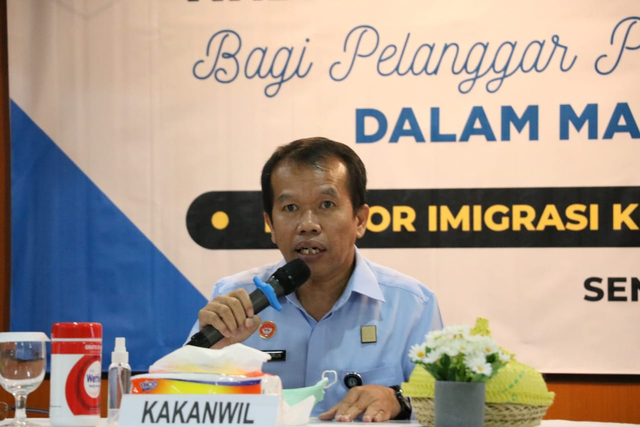 Kepala Kantor Kementrian Hukum dan Hak Asasi Manusia (Kemenkumham) Bali Jamaruli Manihuruk - WIB