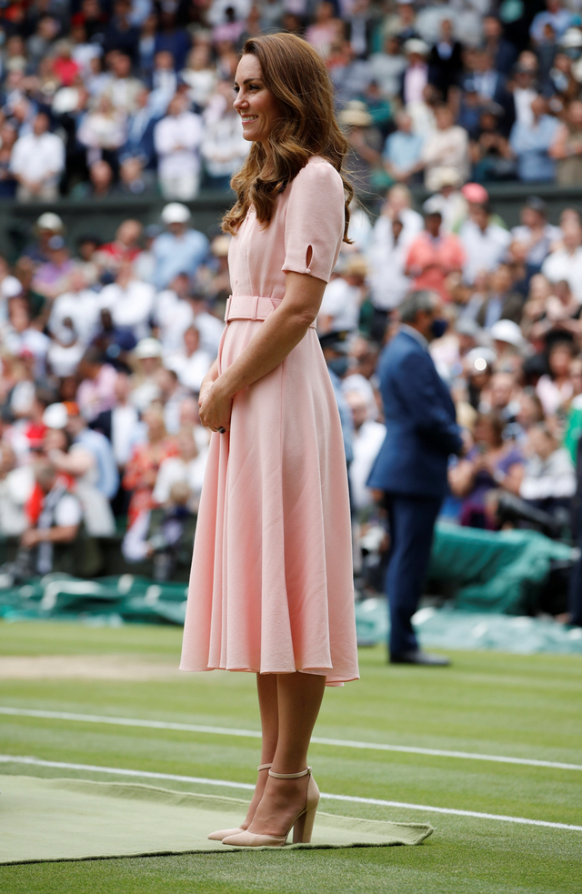 Tampil Beda dengan Anting Besar, Intip Gaya Kate Middleton di Final Euro 2020 (6159)