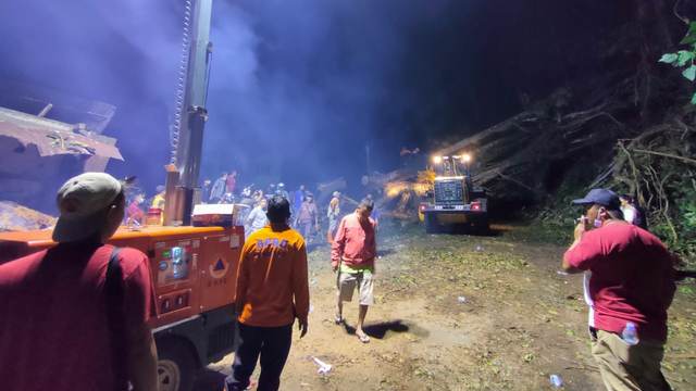 2 Warga Tewas Tertimpa Pohon Tumbang di Bengkulu (13026)