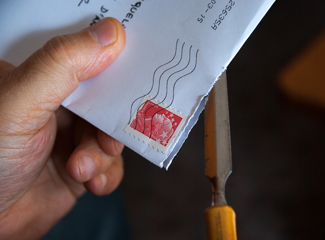 Mengirim surat pribadi untuk sahabat. Foto: dok. https://pixabay.com/