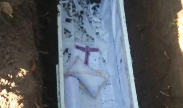 Peti mati kosong yang dimakamkan Tim Kubur Cepat Kamboja Polanharjo, Desa Karanglo, Klaten. FOto; istimewa