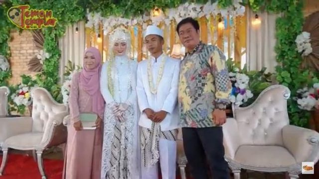Momen Manis Temon Bertemu Anak Usai 20 Tahun Berpisah (24853)
