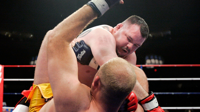 Pemain MMA Travis Fulton. Foto: Brian Bahr/Getty Images