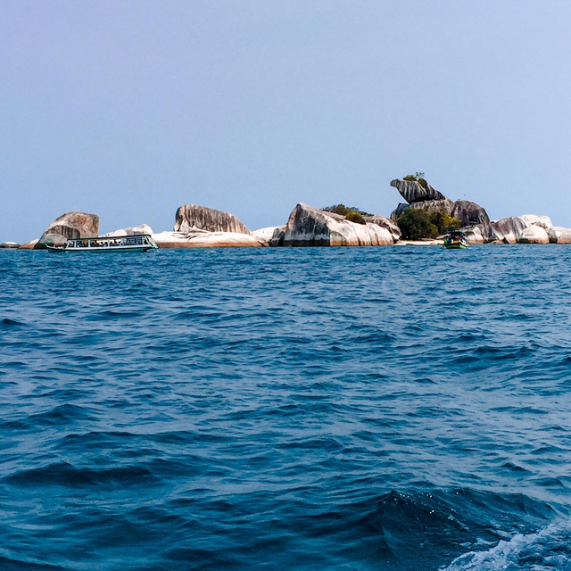 Menjelajahi Kepulauan Belitung (67744)
