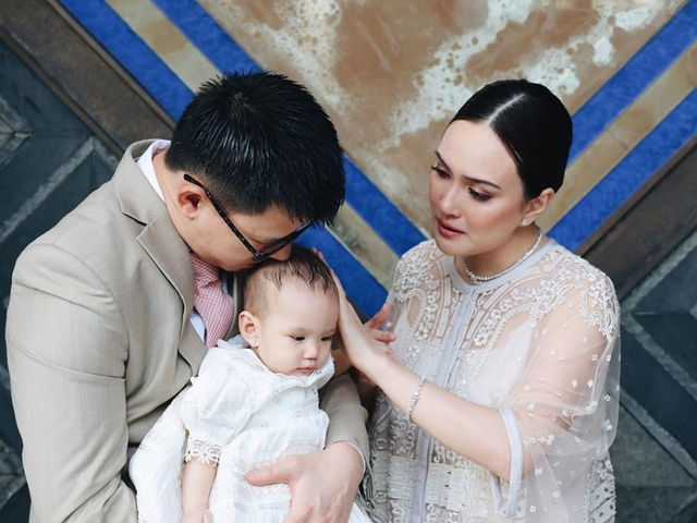 Momen putri Shandy Aulia dibaptis. Foto: Instagram @shandyaulia