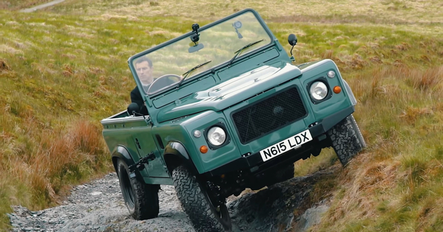 Ketika Land Rover Defender Disuntik Motor Listrik Tesla (33123)