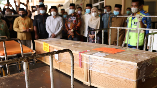 Video: Suasana Penyambutan Jenazah Mahasiswi Penghafal 30 Juz Alquran di Aceh (249767)