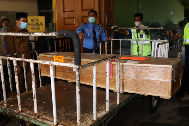 Sambut Jenazah Septia Ulfa Lestari, Istri Gubernur: Masyarakat Aceh Berduka (243275)