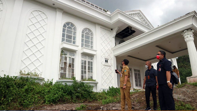 Bupati Minut Tinjau Rumah Dinas yang Terbengkalai, Joune Ganda: Segera Ditempati (58176)