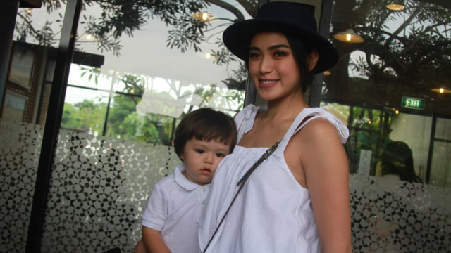 Dijuluki Hot Moms, 9 Selebriti Tanah Air Ini Tetap Awet Muda (34637)