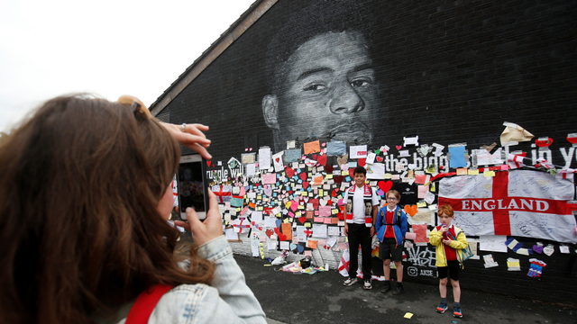 Mural Marcus Rashford di Manchester. Foto: Reuters/Ed Sykes