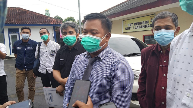Deby Oktarian, penasihat hukum Rendy Perawat yang dilaporkan balik oleh terduga pelaku pengeroyokan. | Foto: Bella Sardio/ Lampung Geh