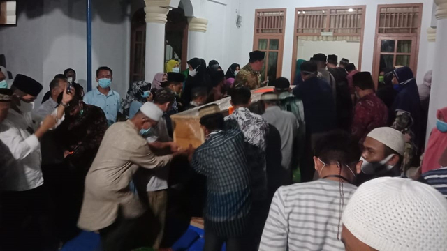 Suasana Haru Iringi Pemakaman Jenazah Penghafal Alquran yang Meninggal di Mesir (243634)