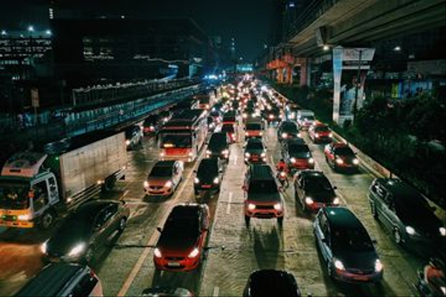 Ilustrasi lalu lintas kendaraan.  Foto: Mikechie Esparagoza from Pexels