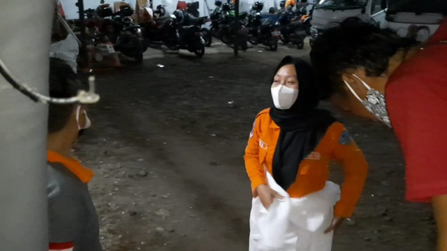 Cerita Tri Yuliani, Relawan yang Makamkan Jenazah Pasien Corona hingga Subuh (907014)