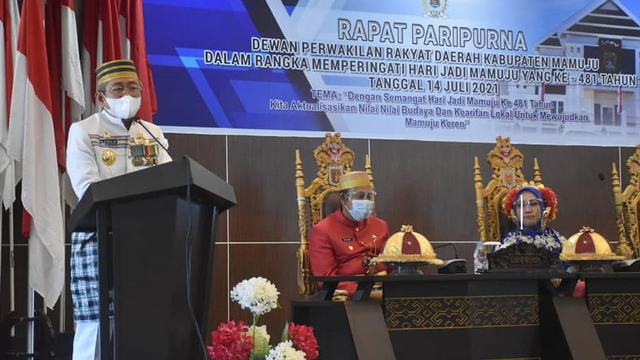 Gubernur Sulawesi Barat, Ali Baal Masdar, pada rapat paripurna DPRD Mamuju dalam rangka peringatan HUT ke-481 Mamuju. Foto: Dok. Pemprov Sulbar
