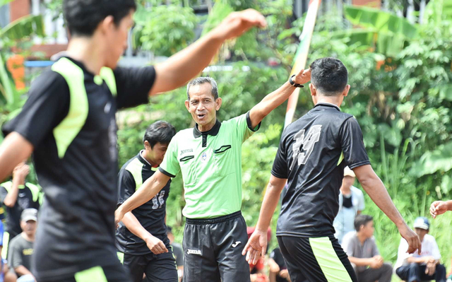 Seorang wasit menjadi pengadil pertandingan, Sumber foto : dok pribadi 