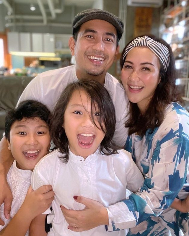 11 Tahun Menikah, 5 Potret Mesra Rio Febrian dan Sabria Kono yang Beda Keyakinan (386148)