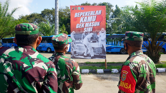 Foto: Pemprov Sumsel Kampanyekan Prokes dengan Stiker Unik (135439)