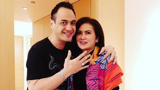 Ferry Irawan digugat cerai istri. Foto: Instagram/@angginovitaofficial