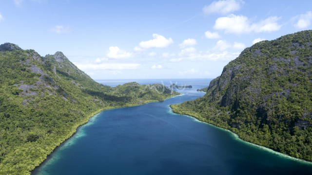 Selat Valentine sebagai salah satu pesona wisata Maluku. Sumber: Dinas Pariwisata Provinsi Maluku