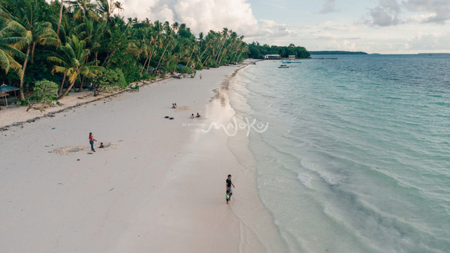 Pantai Ngurbloat sebagai salah satu pesona wisata Maluku. Sumber: Dinas Pariwisata Provinsi Maluku