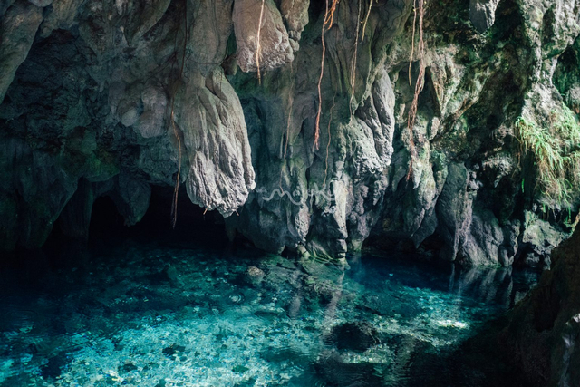 Goa Hawang sebagai salah satu pesona wisata Maluku. Sumber: Dinas Pariwisata Provinsi Maluku