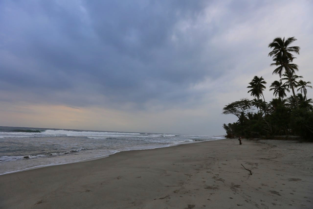 Pantai Tanjung Setia di pesisir barat Lampung. Foto: Harley Sastha