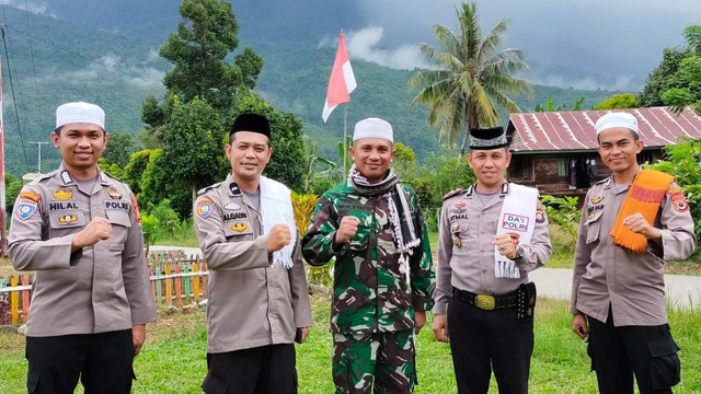 Empat anggota kepolisian yang merupakan Dai Polri ditugaskan berdakwah di Poso, Sulawesi Tengah. Foto: Dok. Istimewa