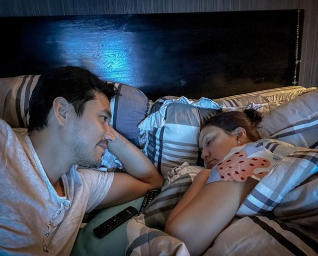 Momen 7 Seleb Memotret Istrinya Saat Tidur, Jahil tapi So Sweet (262734)