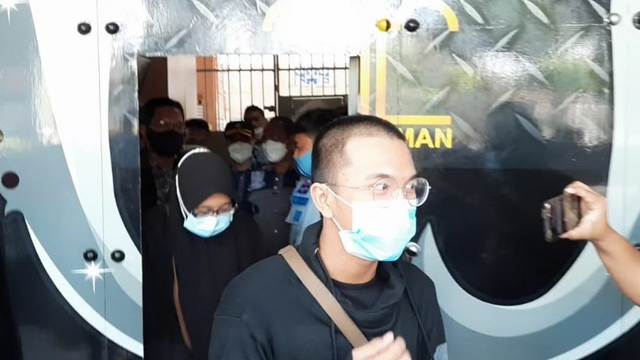 Pemilik Kafe di Tasikmalaya yang Langgar PPKM Darurat Bebas, Sempat Digunduli (30816)