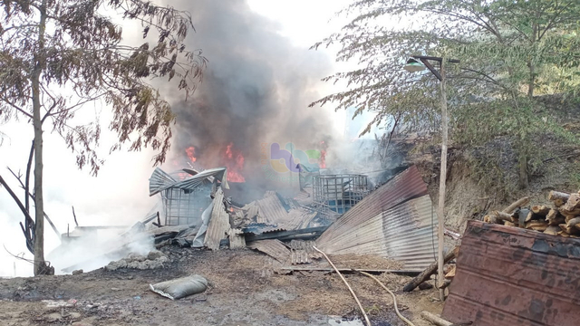 Rumah Pengolahan Minyak di Tambang Sumur Minyak Tua di Bojonegoro Terbakar (934290)