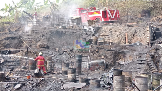 Rumah Pengolahan Minyak di Tambang Sumur Minyak Tua di Bojonegoro Terbakar (934291)