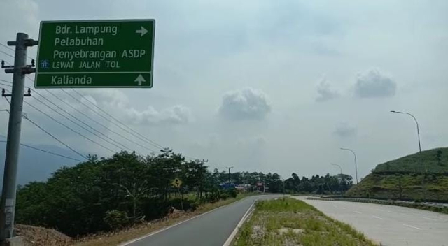 Beredar Temuan Limbah Rapid Test COVID-19 Berceceran di Tepi Jalan Tol Bakauheni (737569)