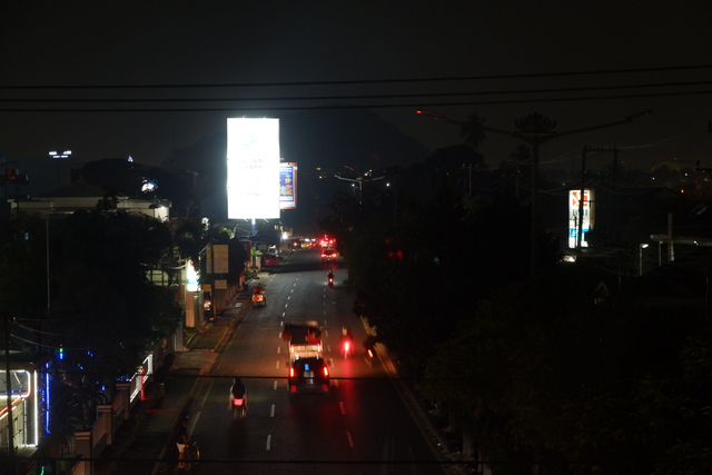 Foto: Suasana Gelap Bandar Lampung pada Malam Hari di Tengah PPKM Darurat (71319)