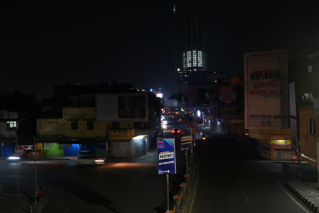 Foto: Suasana Gelap Bandar Lampung pada Malam Hari di Tengah PPKM Darurat (71320)