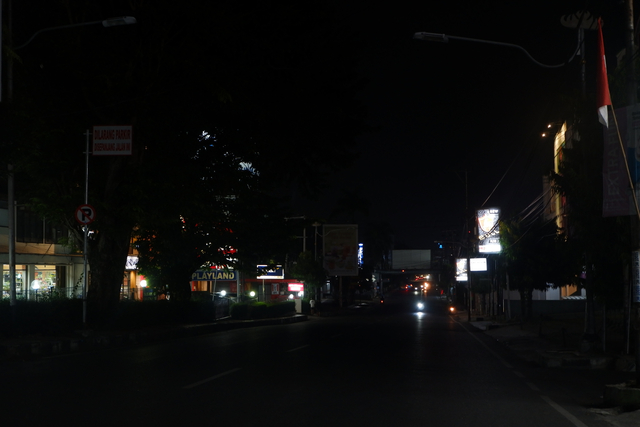 Foto: Suasana Gelap Bandar Lampung pada Malam Hari di Tengah PPKM Darurat (71322)