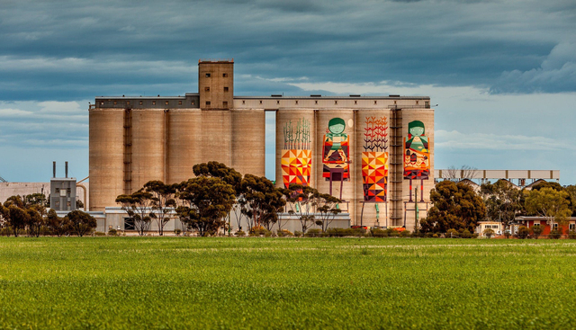 Silo Merredin karya Kyle Hughes-Odgers. Foto: Tourism Western Australia.