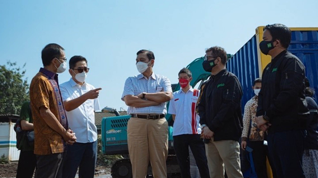 Luhut Undang Ekonom hingga Guru Besar untuk Minta Masukan Penanganan COVID-19 (999425)