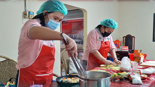 Peserta Cooking Class atau pelatihan memasak menggunakan kompor induksi yang digelar oleh PLN UIW Suluttenggo