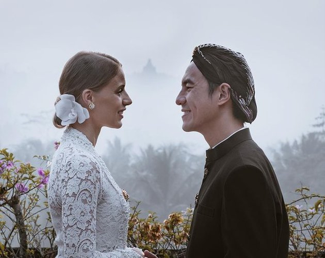6 Momen Daniel Mananta dan Istri Ucap Ulang Janji Pernikahan di Borubudur (10278)