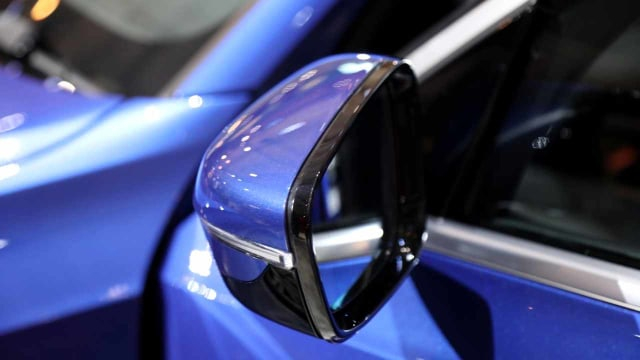 Cara Memperbaiki Spion Mobil yang Patah (91853)