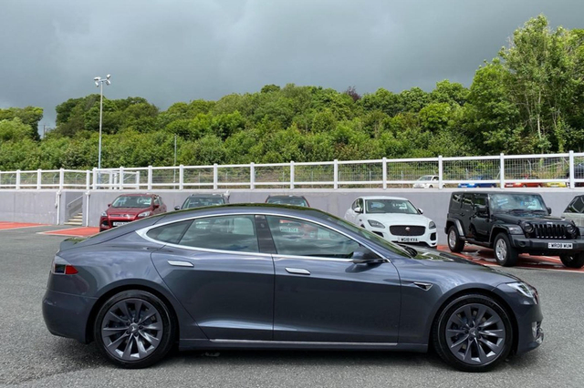 Tesla Model S Pangeran Charles Dijual, Kilometer Rendah dan Segini Harganya? (92554)