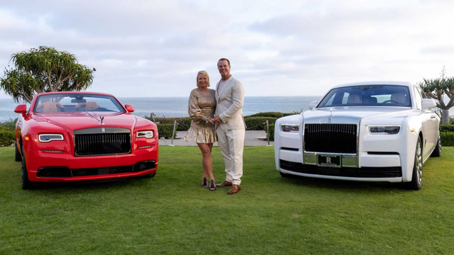  Pasangan Glenn dan Gigi Moss bersama pesanan Rolls-Royce-nya. Foto: dok. Rolls-Royce